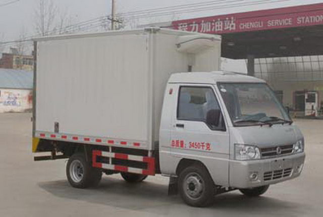 程力威牌CLW5030XLC4型冷藏车