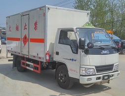 程力威牌CLW5043XRYJ5型易燃液体厢式运输车