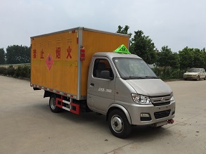 程力威牌CLW5030XRYSC5型易燃液体厢式运输车